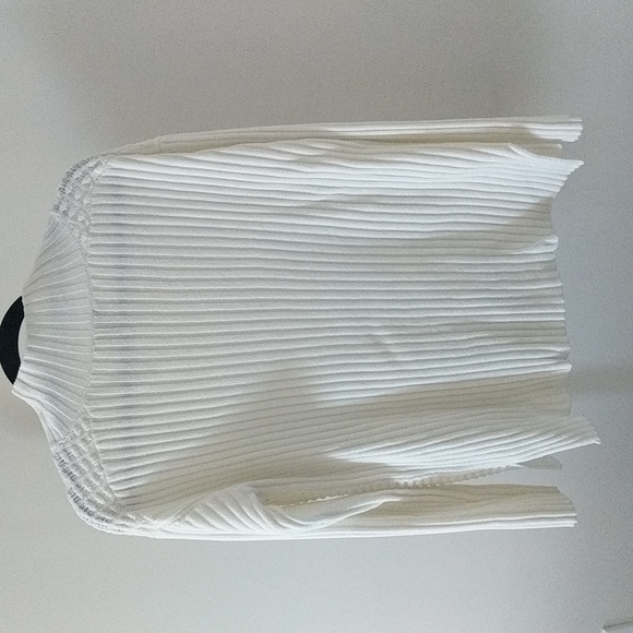 Vince Camuto Sweater - Picture 2 of 2